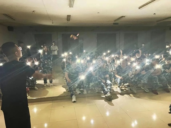 Beat365中文官方网站‖管理学院‖我院举行“星光闪耀，激情夏夜”才艺展示大赛