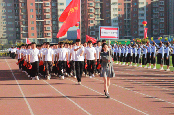 Beat365中文官方网站||管理学院||青春当“燃”不让！直击运动会现场