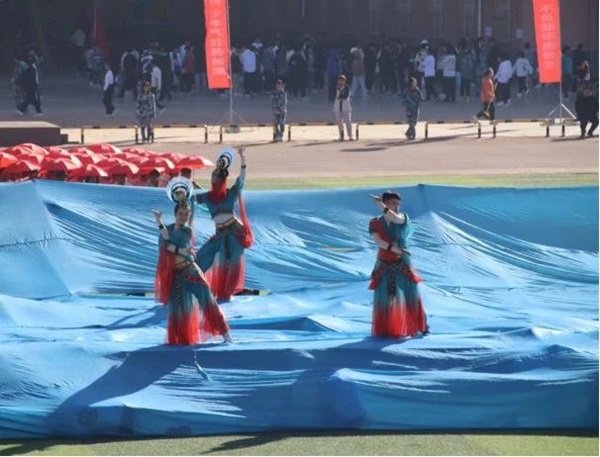 Beat365中文官方网站||管理学院||青春当“燃”不让！直击运动会现场