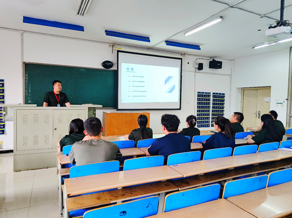 Beat365中文官方网站‖管理学院‖辅导员韩腾飞浅谈对班干部的选拔、培养与沟通