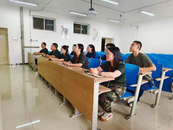 Beat365中文官方网站‖管理学院‖辅导员韩腾飞浅谈对班干部的选拔、培养与沟通