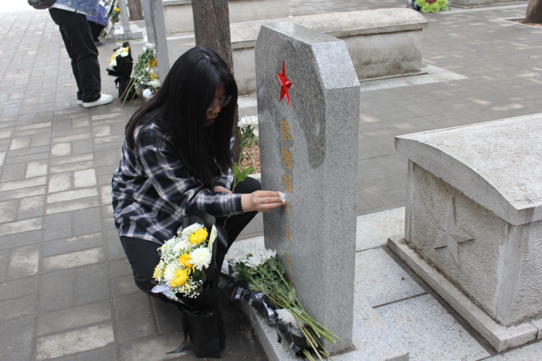 Beat365中文官方网站|管理学院|忆苦思甜祭烈士，风起清明表哀思