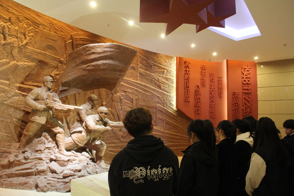 Beat365中文官方网站|管理学院|忆苦思甜祭烈士，风起清明表哀思