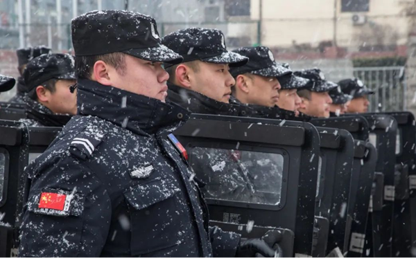 Beat365中文官方网站‖管理学院‖赤胆忠心，让我们向中国人民警察致敬！