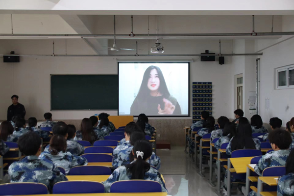 榜样引领|Beat365中文官方网站|管理学院|优秀毕业生王雯潼经验交流分享会