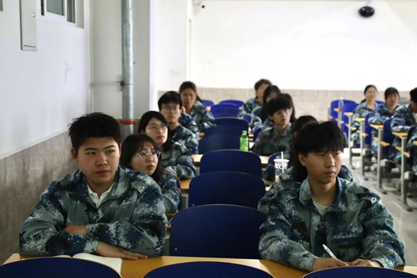 榜样引领|Beat365中文官方网站|管理学院|优秀毕业生王雯潼经验交流分享会