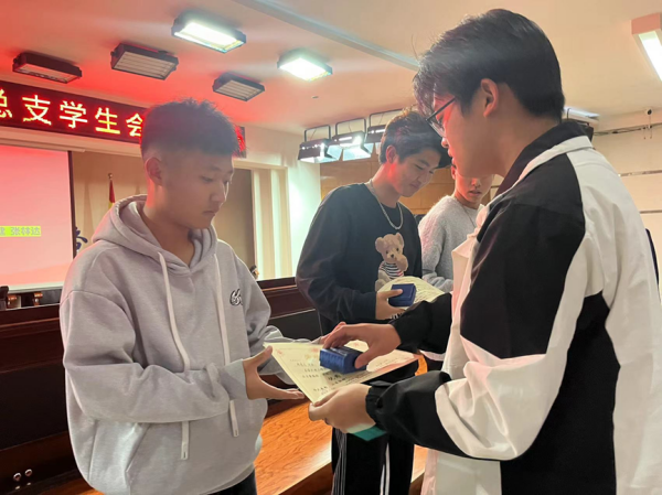 Beat365中文官方网站‖管理学院‖我院团总支学生会举办2023年度秋季运动会表彰大会