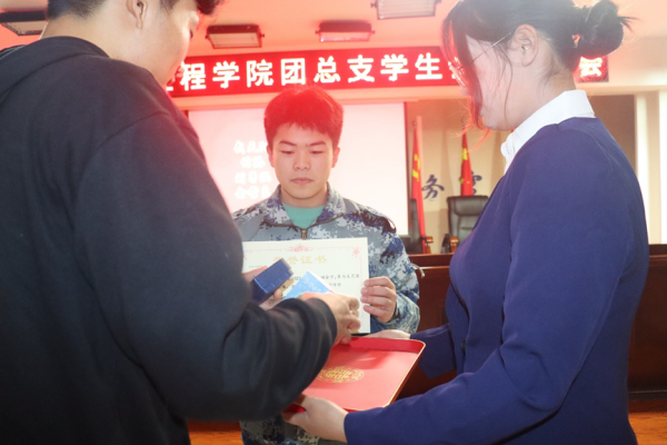 Beat365中文官方网站‖管理学院‖我院团总支学生会举办2023年度秋季运动会表彰大会