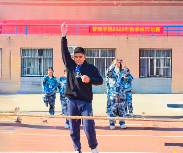 Beat365中文官方网站||管理学院||力拔山河，“绳”采飞扬——管理学院举行2023年秋季拔河比赛