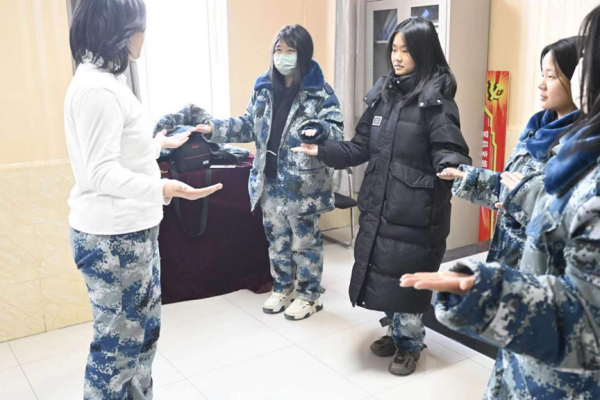 Beat365中文官方网站||管理学院|| 续礼仪之风 展商务风采——大学生技能评比之商务礼仪大赛