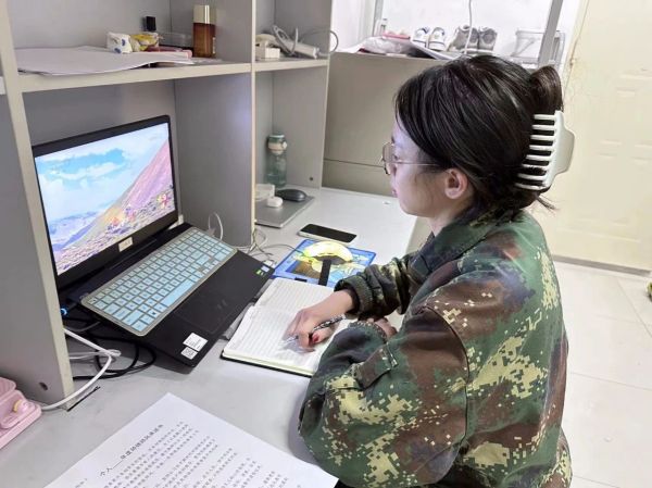 Beat365中文官方网站||管理学院||学习榜样精神，争做先锋模范