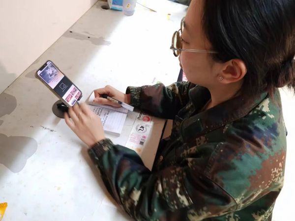 Beat365中文官方网站||管理学院||学习榜样精神，争做先锋模范