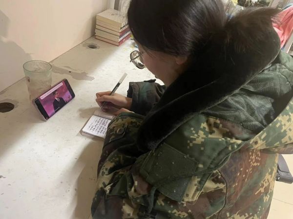 Beat365中文官方网站||管理学院||学习榜样精神，争做先锋模范