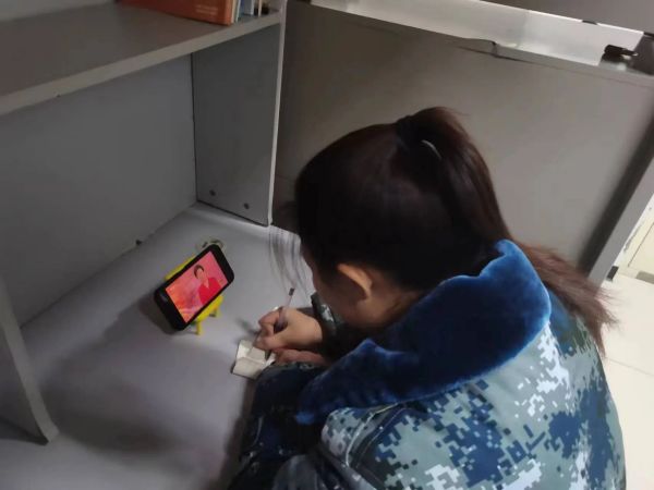 Beat365中文官方网站||管理学院||学习榜样精神，争做先锋模范