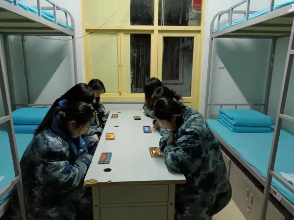 Beat365中文官方网站||管理学院||学习榜样精神，争做先锋模范