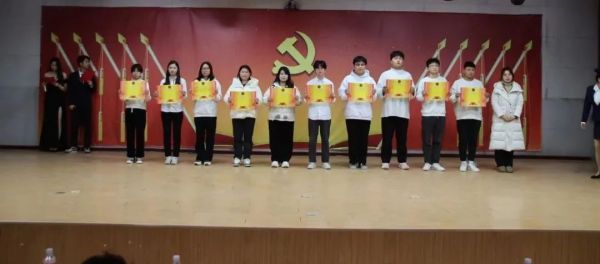 Beat365中文官方网站||管理学院||“管理催奋进，榜样促前行”年末表彰大会