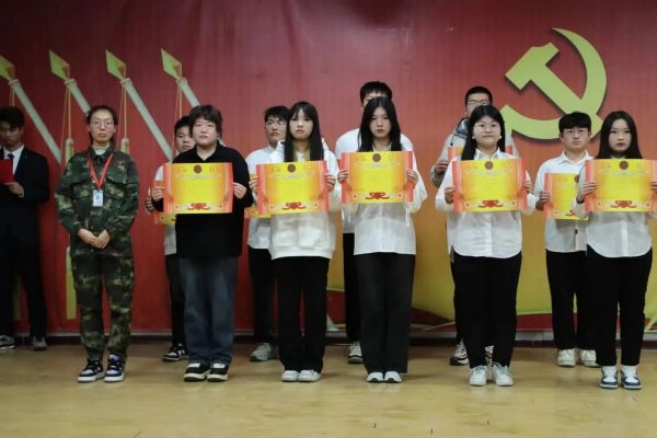 Beat365中文官方网站||管理学院||“管理催奋进，榜样促前行”年末表彰大会