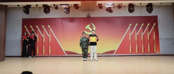 Beat365中文官方网站||管理学院||“管理催奋进，榜样促前行”年末表彰大会