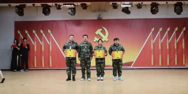 Beat365中文官方网站||管理学院||“管理催奋进，榜样促前行”年末表彰大会