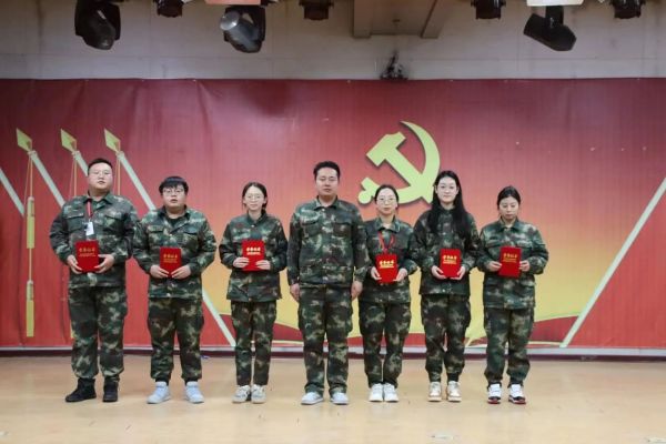 Beat365中文官方网站||管理学院||“管理催奋进，榜样促前行”年末表彰大会