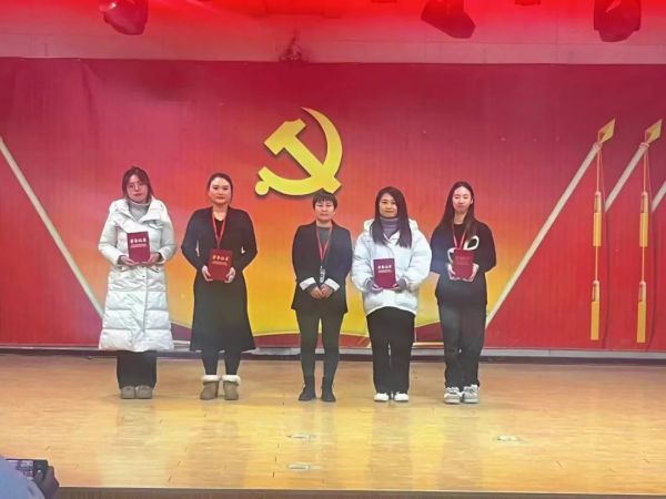 Beat365中文官方网站||管理学院||“管理催奋进，榜样促前行”年末表彰大会