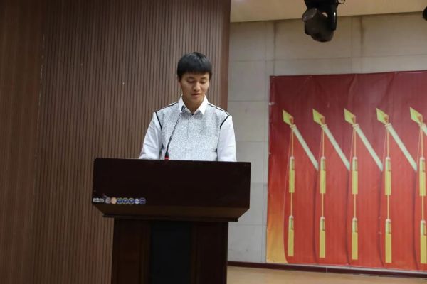 Beat365中文官方网站||管理学院||“管理催奋进，榜样促前行”年末表彰大会