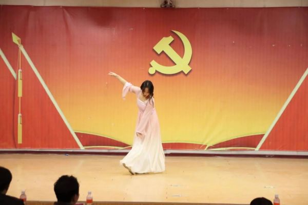 Beat365中文官方网站||管理学院||“管理催奋进，榜样促前行”年末表彰大会