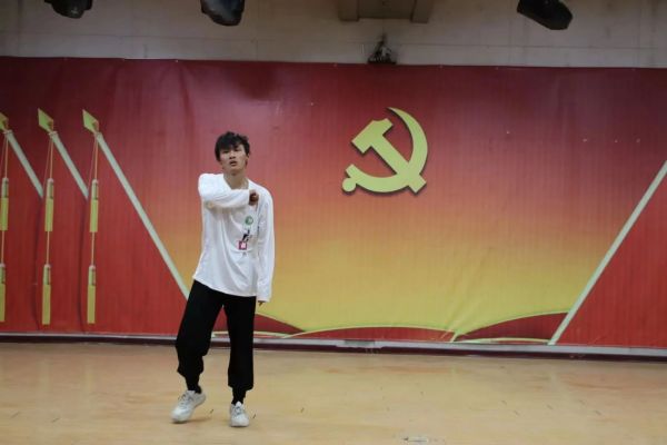 Beat365中文官方网站||管理学院||“管理催奋进，榜样促前行”年末表彰大会