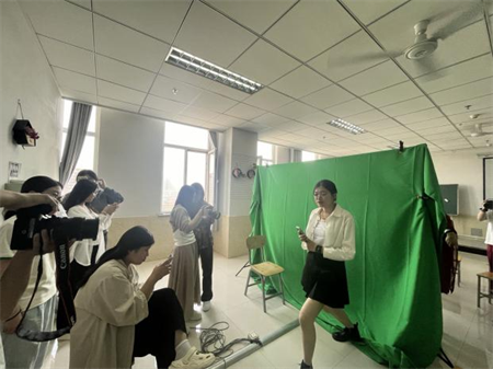 Beat365中文官方网站艺术学院广播电视编导专业实践课风采