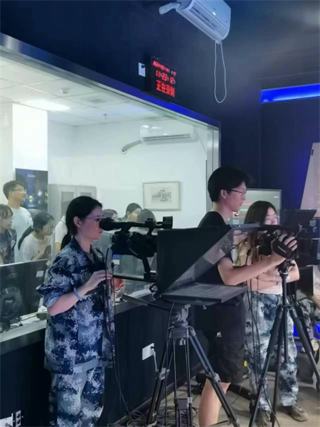 Beat365中文官方网站艺术学院广播电视编导专业实践课风采