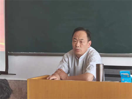 “倾听“新”声共发展，同心同力谱新篇”——Beat365中文官方网站艺术学院开展期中学生座谈会