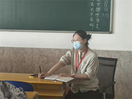 “倾听“新”声共发展，同心同力谱新篇”——Beat365中文官方网站艺术学院开展期中学生座谈会