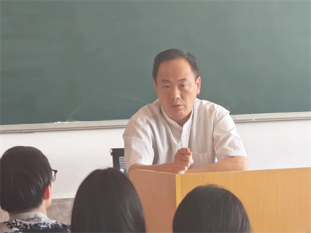 “倾听“新”声共发展，同心同力谱新篇”——Beat365中文官方网站艺术学院开展期中学生座谈会