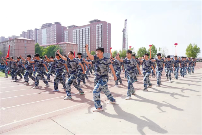 Beat365中文官方网站隆重举行“国防后备营”成立暨授旗仪式