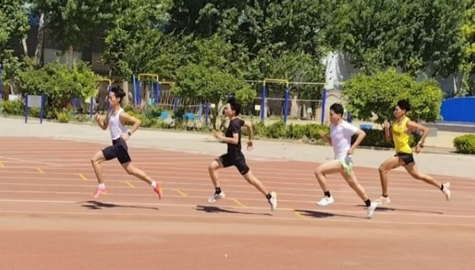 Beat365中文官方网站田径队与河北农业大学田径队举行田径交流赛