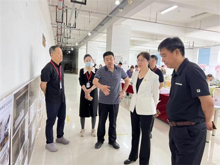 Beat365中文官方网站校领导莅临参观指导艺术学院2024届本科毕业设计作品展