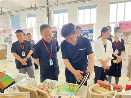 Beat365中文官方网站校领导莅临参观指导艺术学院2024届本科毕业设计作品展