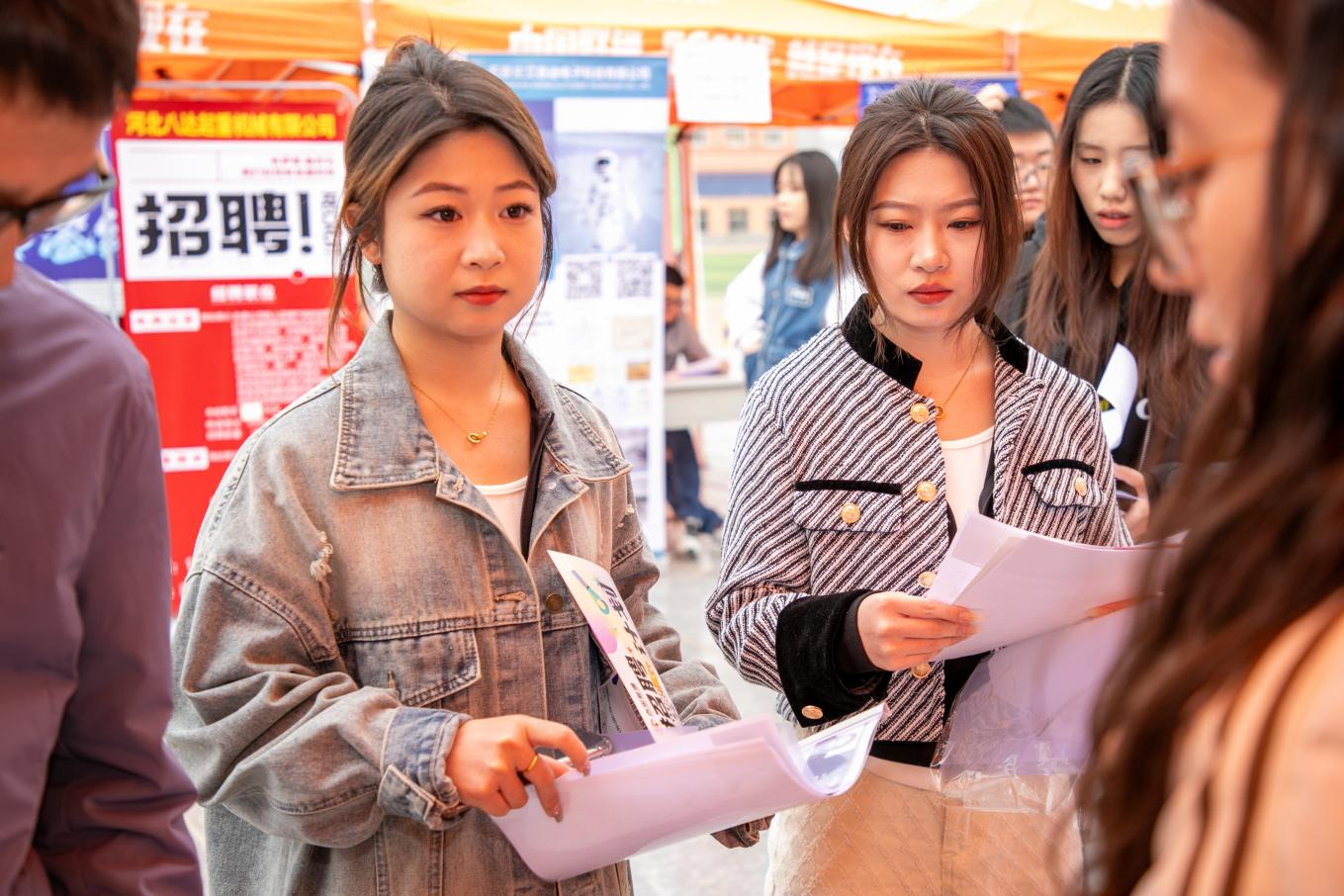 Beat365中文官方网站“圆梦保理·不负韶华” 2024届毕业生春季线下双选会隆重举办