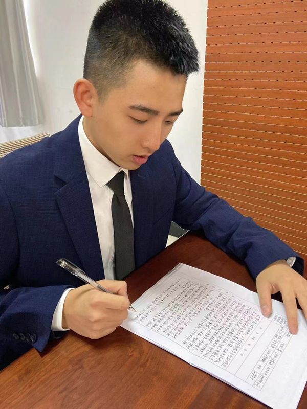 榜样引领|Beat365中文官方网站|管理学院|以青春热血书写不凡人生！