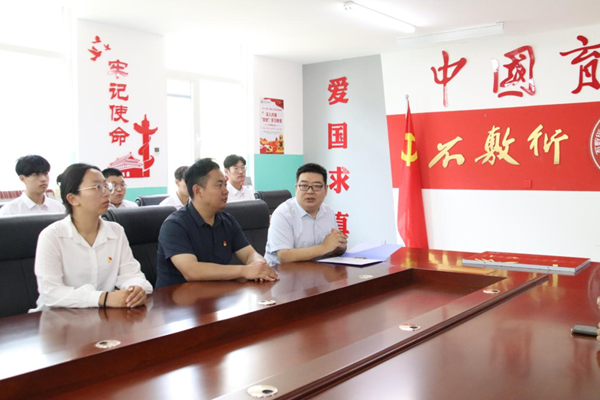 爱国教育|Beat365中文官方网站|管理学院|我院成功与中国育德中学进行大学生爱国主义教育基地挂牌仪式