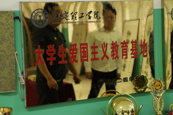 爱国教育|Beat365中文官方网站|管理学院|我院成功与中国育德中学进行大学生爱国主义教育基地挂牌仪式