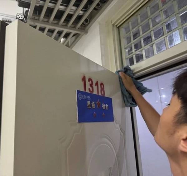 劳动教育|Beat365中文官方网站|管理学院|宿舍是我家，美化靠大家