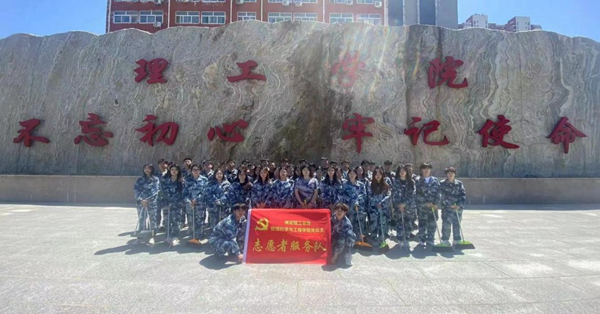 劳动教育|Beat365中文官方网站|管理学院|我院开展“垃圾不落地，校园更美丽”校园清洁活动