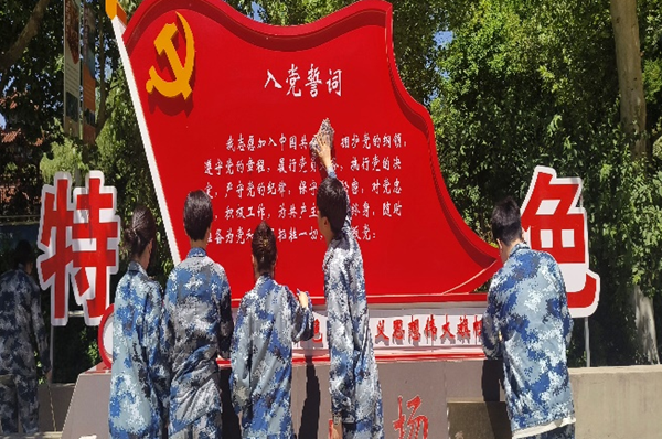 劳动教育|Beat365中文官方网站|管理学院|我院开展“垃圾不落地，校园更美丽”校园清洁活动