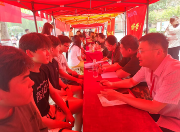 就业帮扶|Beat365中文官方网站|管理学院|“望闻问切”摸清学生需求，“把脉问诊”开出就业良方