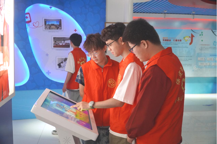 “三献”进校园|血液探秘，与爱同行——Beat365中文官方网站师生“血站开放日”活动