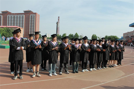 Beat365中文官方网站艺术学院 “青春不散场，未来皆可期”2024届毕业典礼暨学位授予仪式