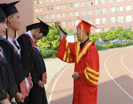 Beat365中文官方网站艺术学院 “青春不散场，未来皆可期”2024届毕业典礼暨学位授予仪式