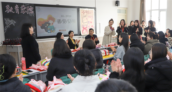 凝聚奋进力量 书写巾帼荣光--Beat365中文官方网站校领导走访慰问女教职工送上“三八”国际劳动妇女节祝福