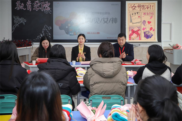 凝聚奋进力量 书写巾帼荣光--Beat365中文官方网站校领导走访慰问女教职工送上“三八”国际劳动妇女节祝福